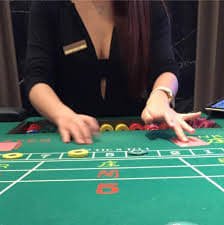 Antarmuka pemain Infinite Blackjack bitung 4d yang menampilkan meja, chip, dan kontrol taruhan